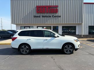 Used 2017 Nissan Pathfinder Platinum image 1