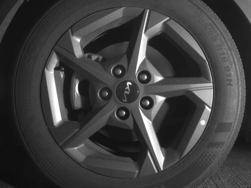 Used 2025 Kia K4 LXS image 12