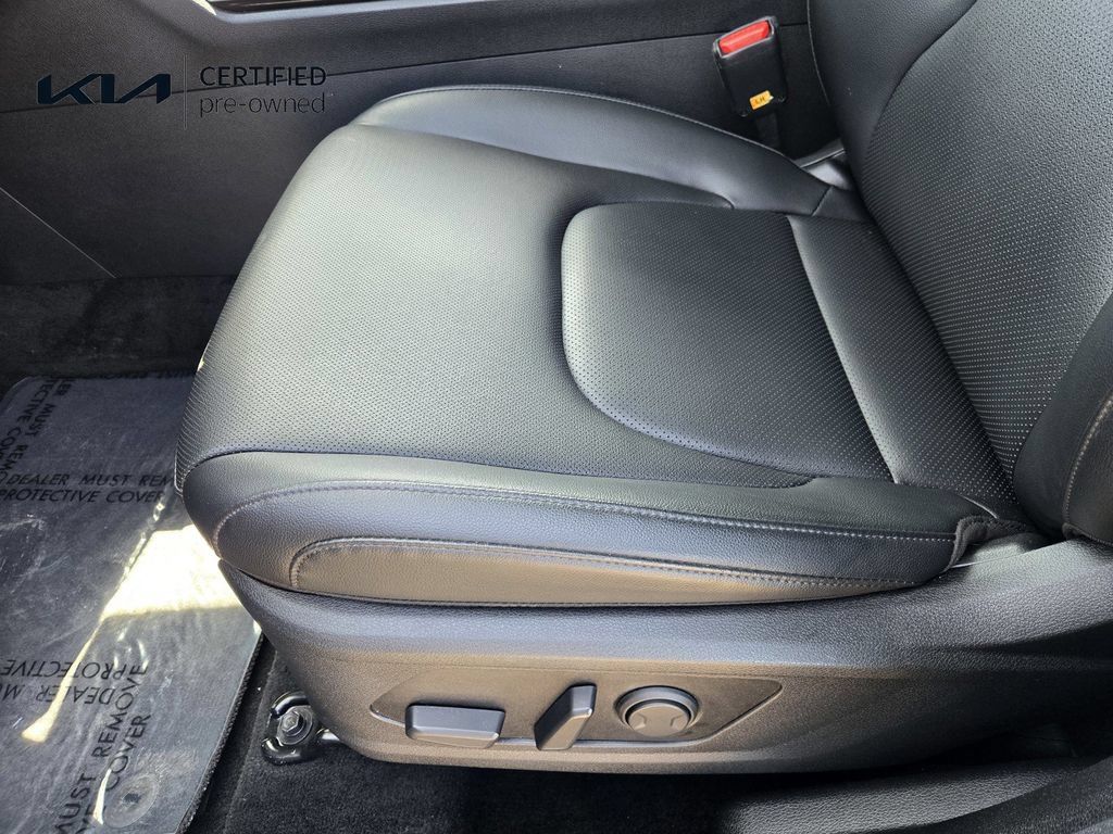 Certified 2025 Kia Sportage SX FWD image 17