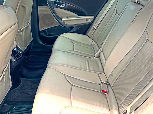 Used 2017 Hyundai Azera FWD image 18