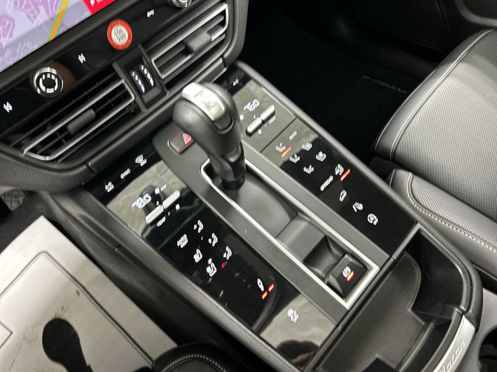 Certified 2026 Porsche Macan Turbo AWD/4WD image 18