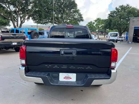 Used 2022 Toyota Tacoma SR5 w/ SR5 Appearance Package (SM) AWD/4WD image 9