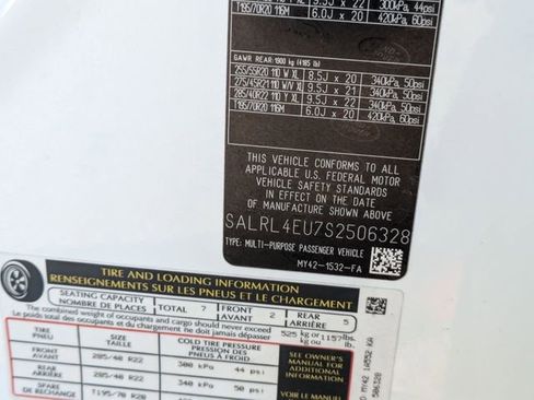 Used 2025 Land Rover Discovery Dynamic SE image 22