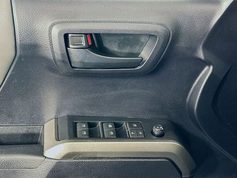 Used 2020 Toyota Tacoma SR5 image 17