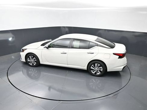 Used 2025 Nissan Altima 2.5 S FWD image 16