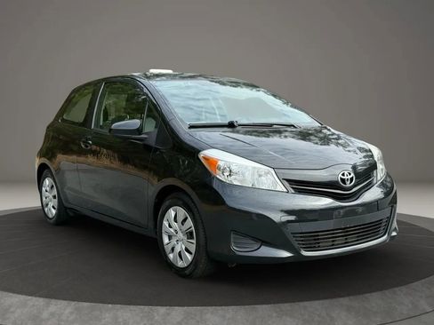 Used 2012 Toyota Yaris L image 3