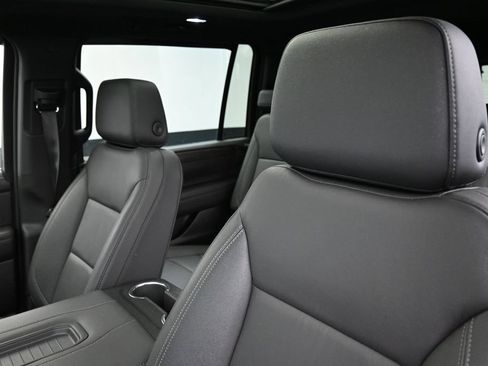 Used 2024 Chevrolet Suburban Z71 w/ Luxury Package AWD/4WD image 15