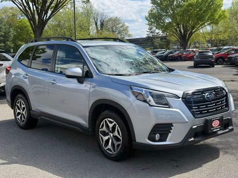 Used 2023 Subaru Forester Premium image 4
