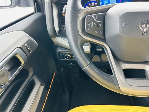 Used 2023 Ford Bronco Badlands image 18