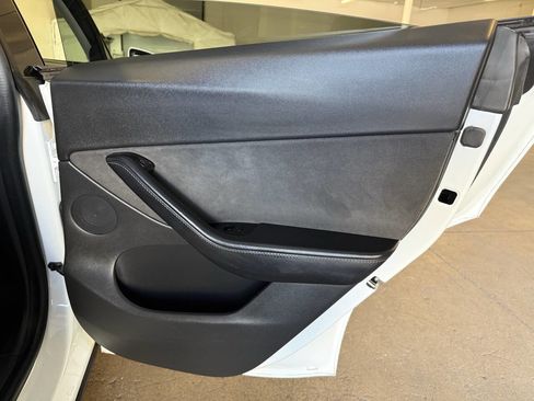 Used 2021 Tesla Model Y Long Range image 25