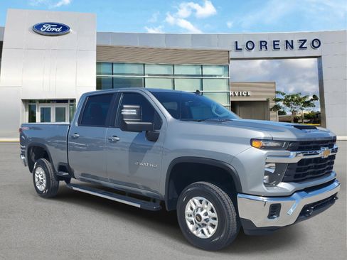 Used 2024 Chevrolet Silverado 2500 LT image 3