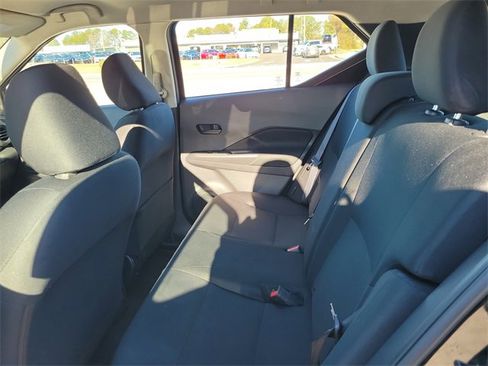 Used 2024 Nissan Kicks S image 11