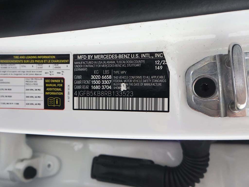 Used 2024 Mercedes-Benz GLE 450 4MATIC w/ AMG Line Exterior image 58