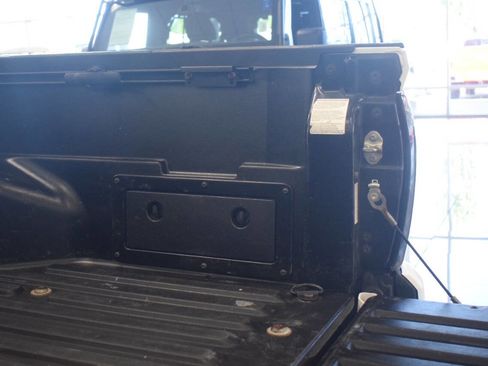 Used 2017 Toyota Tacoma SR5 RWD image 37