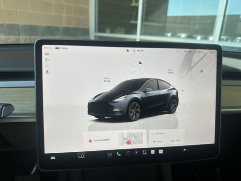 Used 2025 Tesla Model Y Long Range RWD image 19