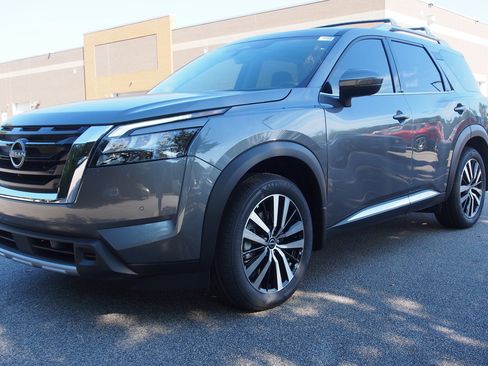 New 2025 Nissan Pathfinder Platinum w/ Cargo Package image 3