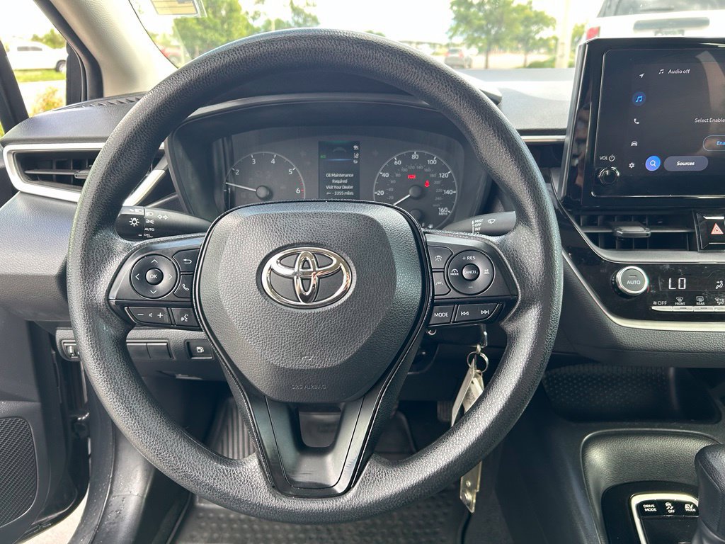 Used 2025 Toyota Corolla LE FWD image 21
