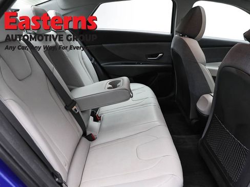 Used 2023 Hyundai Elantra Limited w/ Preferred Accessory Package FWD image 25