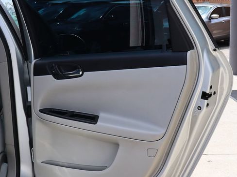 Used 2011 Chevrolet Impala LT FWD image 26