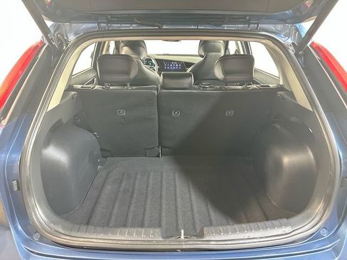 Used 2023 Kia Niro SX Touring image 9