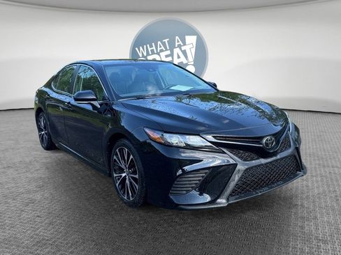 Used 2020 Toyota Camry SE w/ Cold Weather Package AWD/4WD image 1