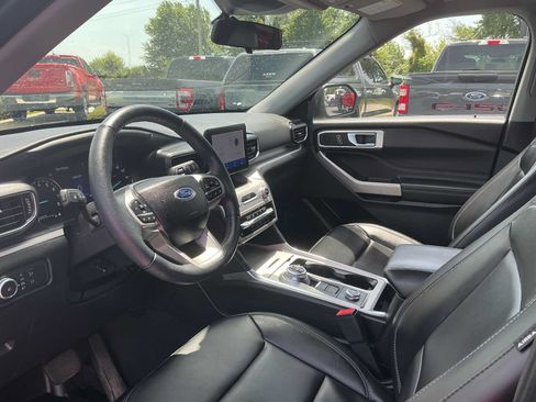 Used 2022 Ford Explorer XLT w/ Equipment Group 202A AWD/4WD image 18