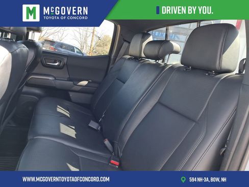 Used 2021 Toyota Tacoma TRD Off-Road w/ TRD Premium Off Road Package AWD/4WD image 19