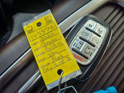 Used 2020 Chrysler Pacifica Touring-L Plus FWD image 46