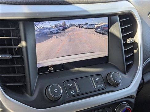 Used 2023 GMC Acadia SLT image 13