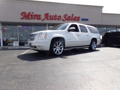 Used 2013 GMC Yukon XL Denali image 43