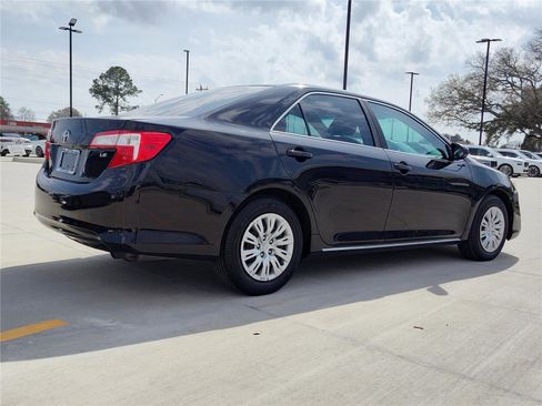 Used 2014 Toyota Camry LE image 7