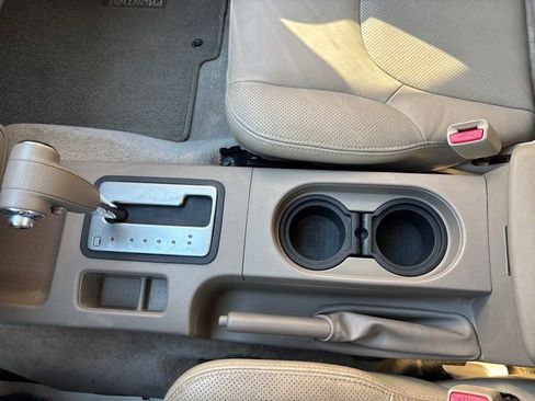 Used 2011 Nissan Frontier SL image 28