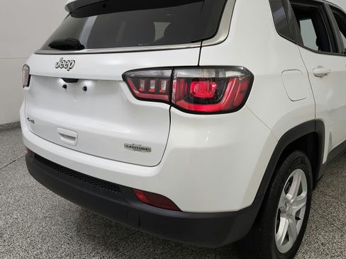 Used 2023 Jeep Compass Latitude w/ Convenience Group AWD/4WD image 30