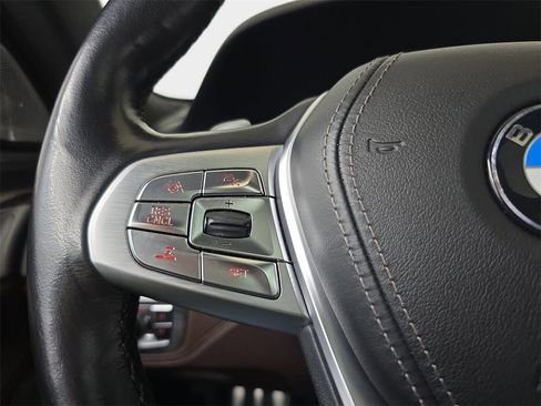 Used 2017 BMW 750i image 20