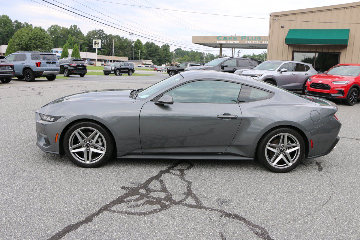 Used 2024 Ford Mustang Premium RWD image 2
