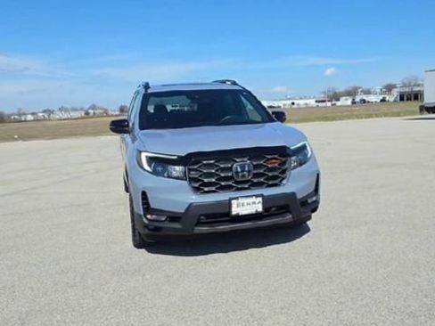Used 2025 Honda Passport TrailSport image 2