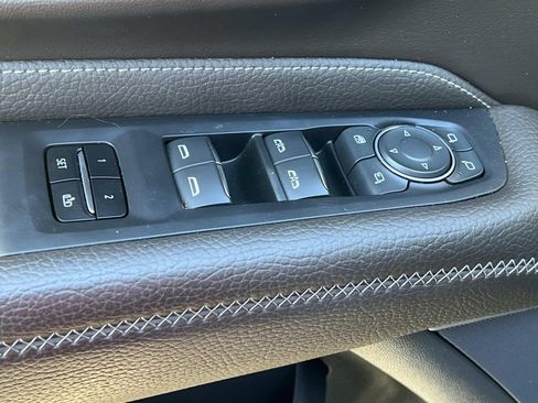 Used 2023 GMC Yukon Denali image 10