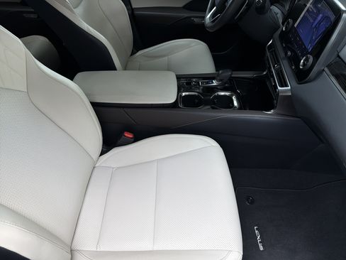 Used 2024 Lexus RX 350 FWD w/ Technology Package image 40