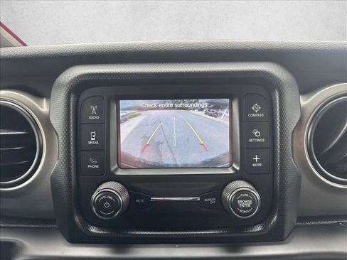 Used 2018 Jeep Wrangler Unlimited Sport AWD/4WD image 17