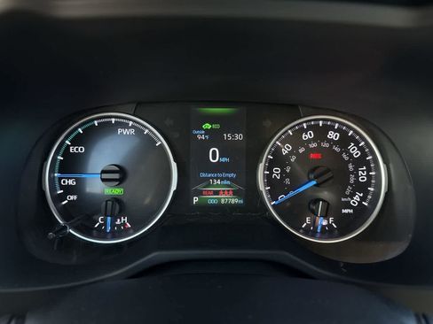Used 2021 Toyota RAV4 LE w/ Carpet Mat Package (TMS) AWD/4WD image 17