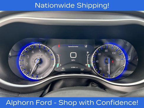 Used 2024 Chrysler Pacifica Touring-L FWD image 15