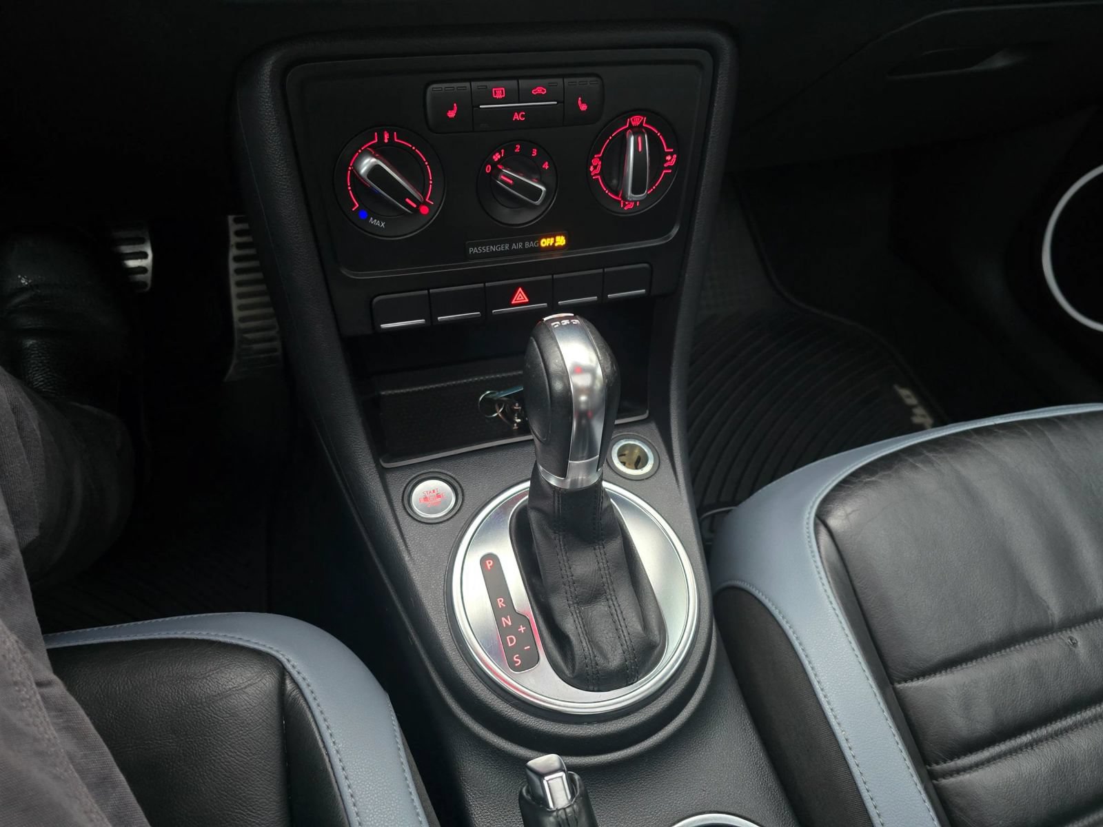 Used 2012 Volkswagen Beetle Turbo FWD image 11
