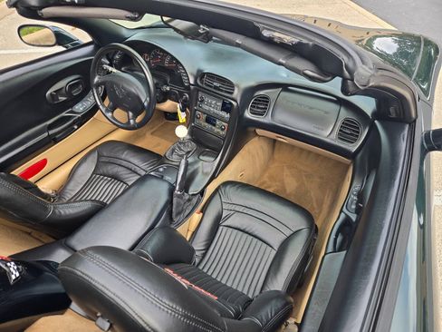 Used 2000 Chevrolet Corvette Convertible w/ Performance Handling Pkg RWD image 22