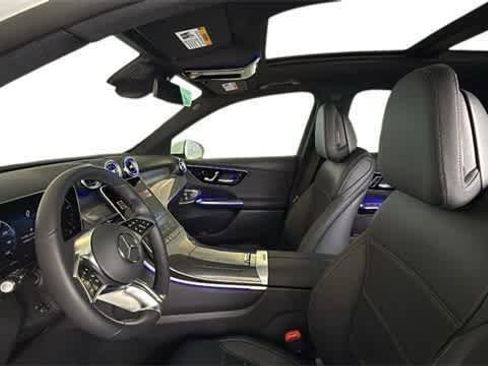 Used 2025 Mercedes-Benz GLC 300 4MATIC image 4