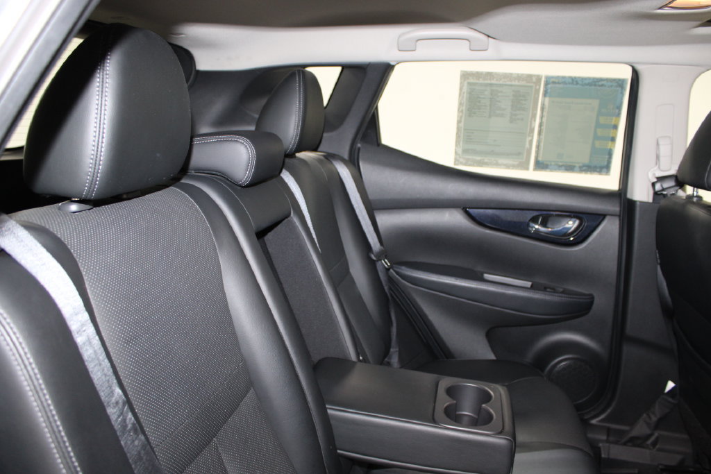 Used 2019 Nissan Rogue Sport SL w/ Premium Package FWD image 23