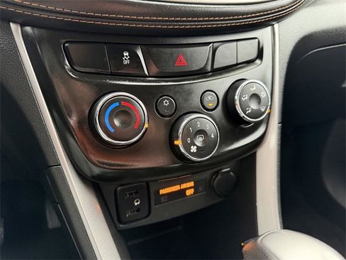 Used 2022 Chevrolet Trax LT w/ Redline Edition image 21