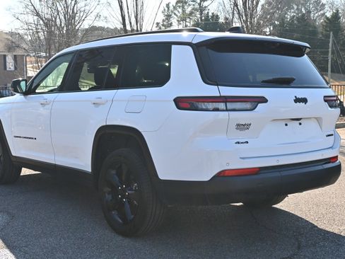 Used 2025 Jeep Grand Cherokee L Limited w/ Luxury Tech Group II image 13