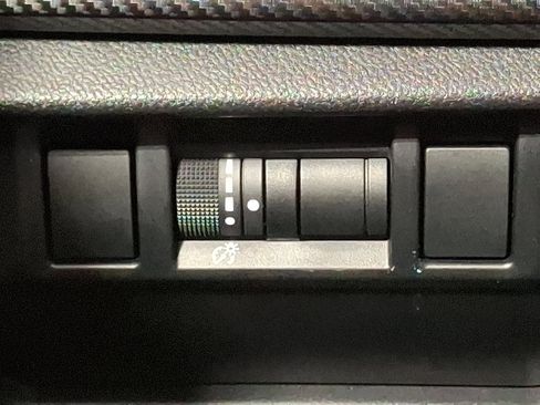 Used 2024 Subaru Crosstrek 2.0i Premium image 24