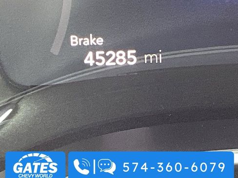 Used 2024 Chrysler Pacifica Select image 4