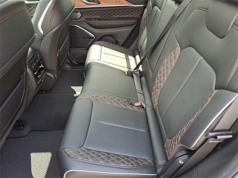 New 2025 Jeep Grand Cherokee Summit image 15